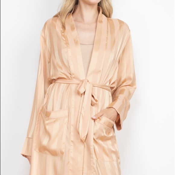 NEW TRENDY SATIN GOLD KIMONO ROBE - Picture 3 of 7
